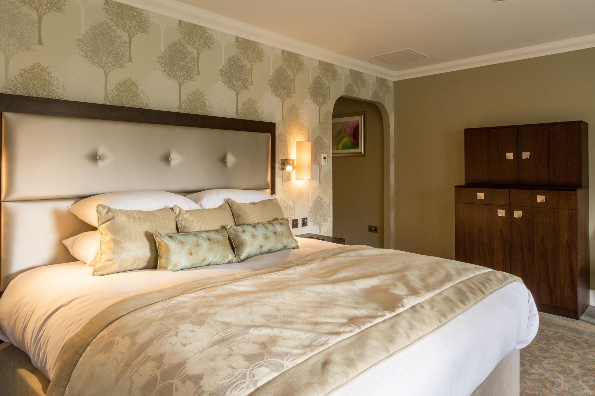 Oakley Hall Hotel Бэйсингсток Экстерьер фото