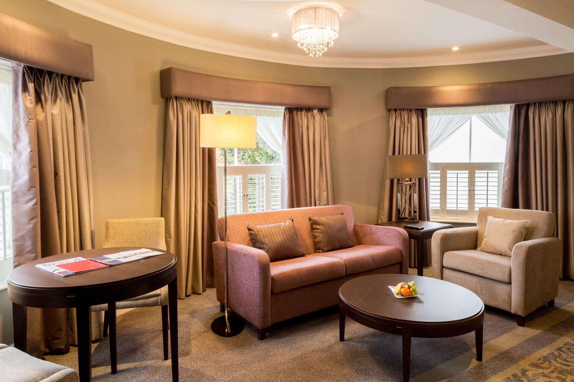 Oakley Hall Hotel Бэйсингсток Экстерьер фото