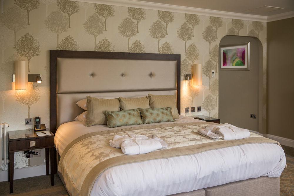 Oakley Hall Hotel Бэйсингсток Экстерьер фото
