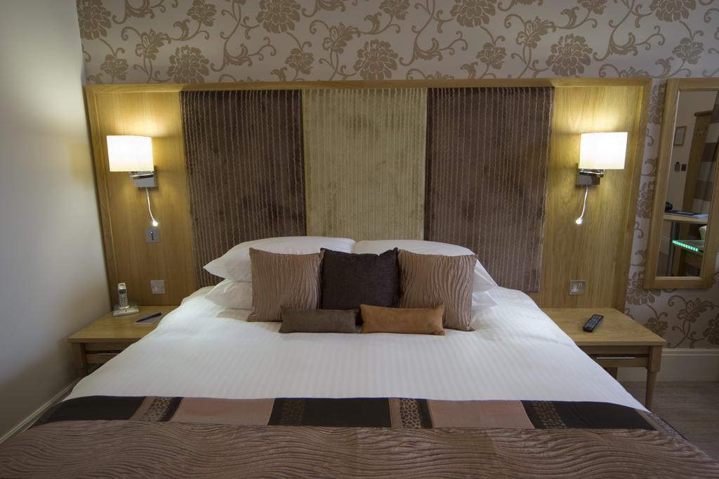 Oakley Hall Hotel Бэйсингсток Экстерьер фото