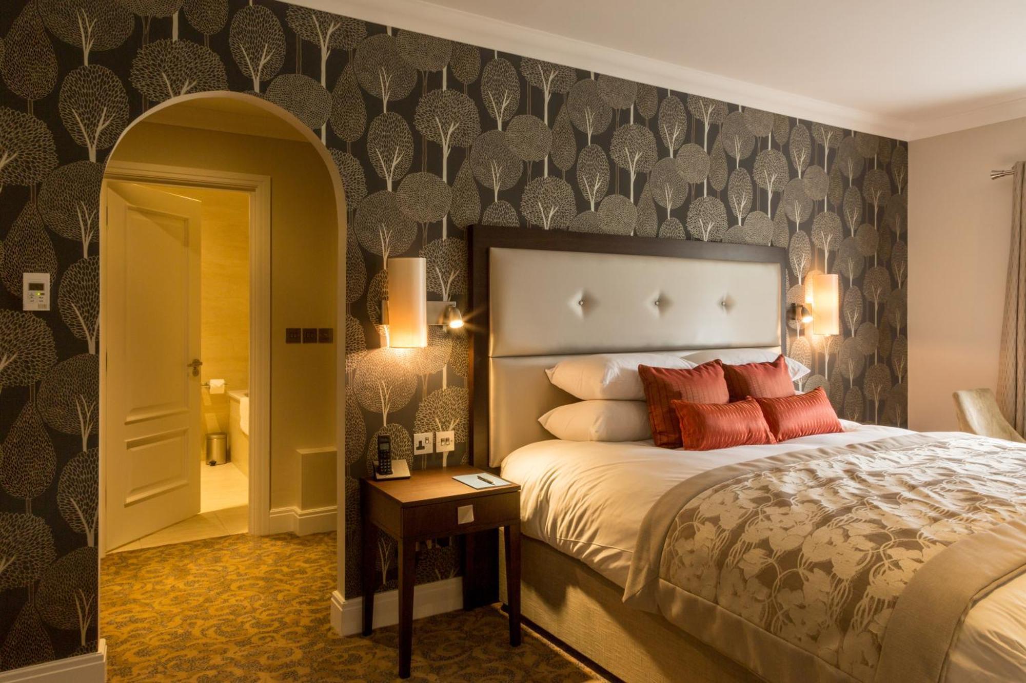 Oakley Hall Hotel Бэйсингсток Экстерьер фото