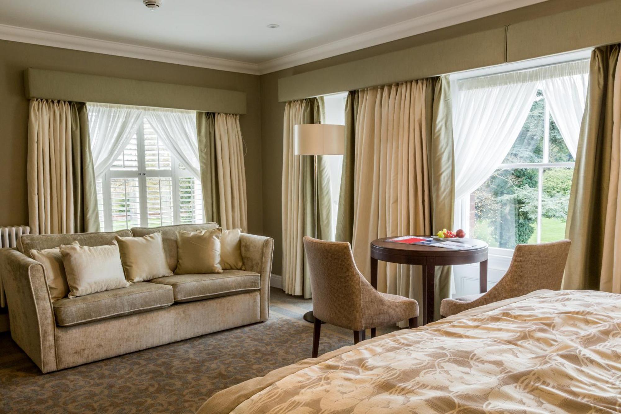Oakley Hall Hotel Бэйсингсток Экстерьер фото