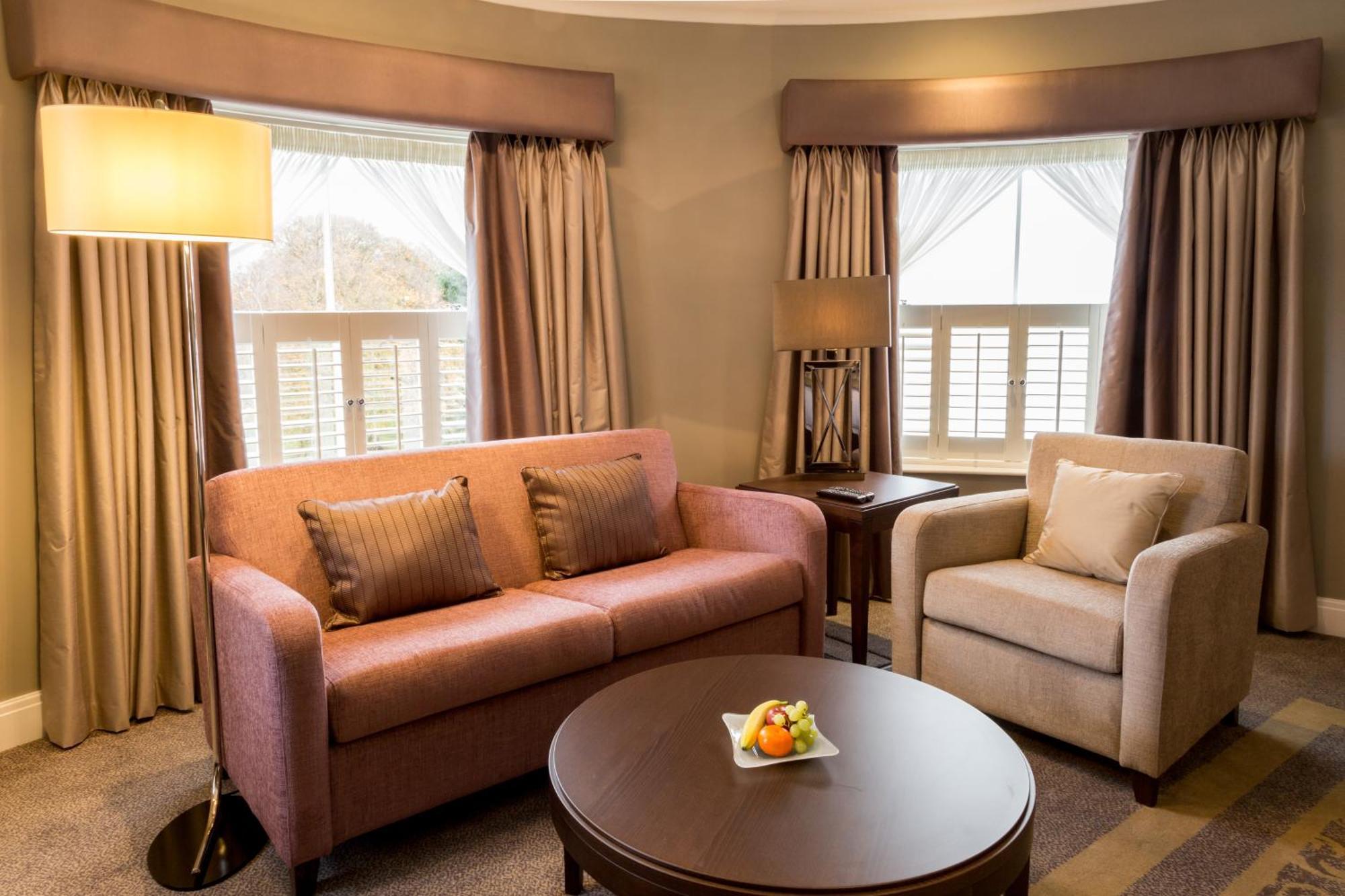Oakley Hall Hotel Бэйсингсток Экстерьер фото