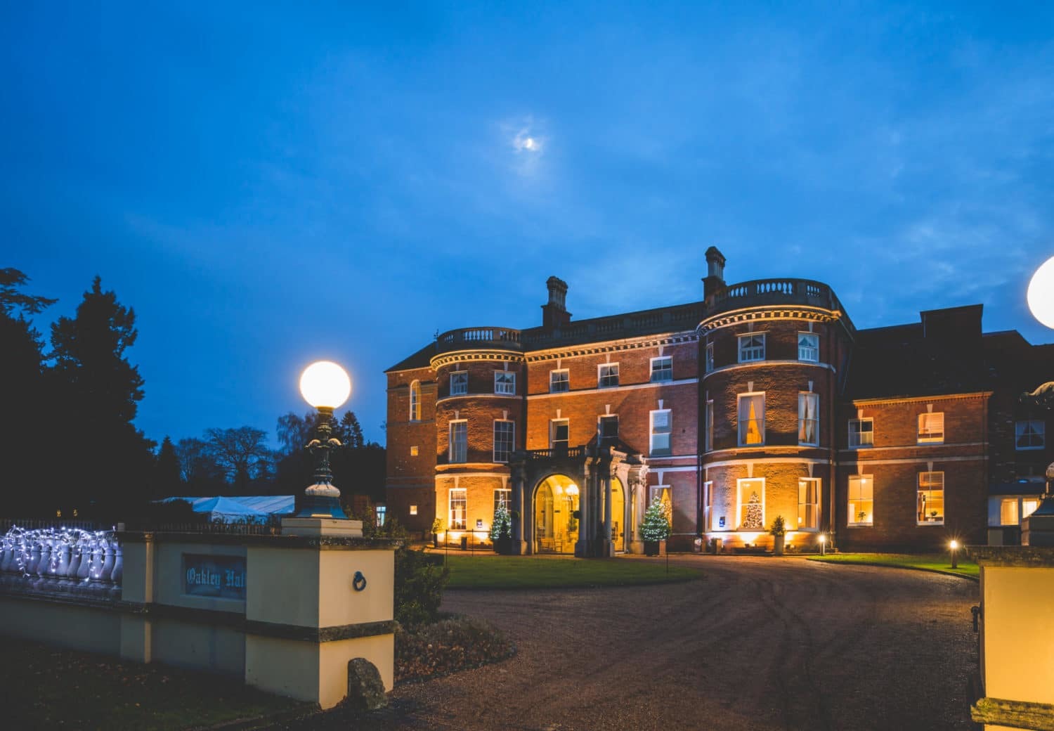 Oakley Hall Hotel Бэйсингсток Экстерьер фото