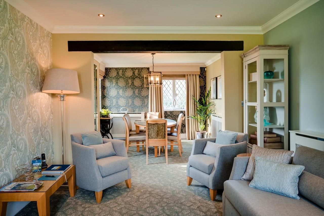 Oakley Hall Hotel Бэйсингсток Экстерьер фото