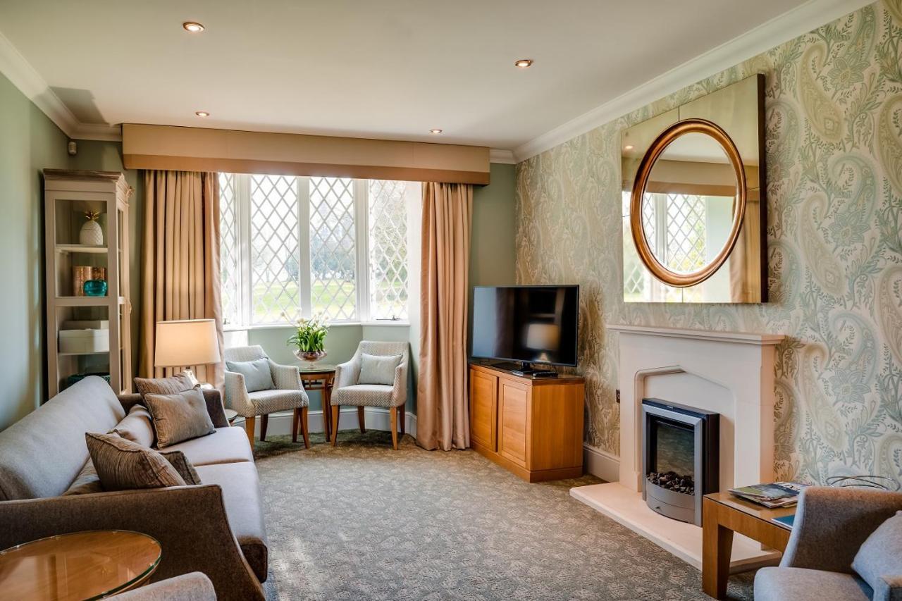 Oakley Hall Hotel Бэйсингсток Экстерьер фото