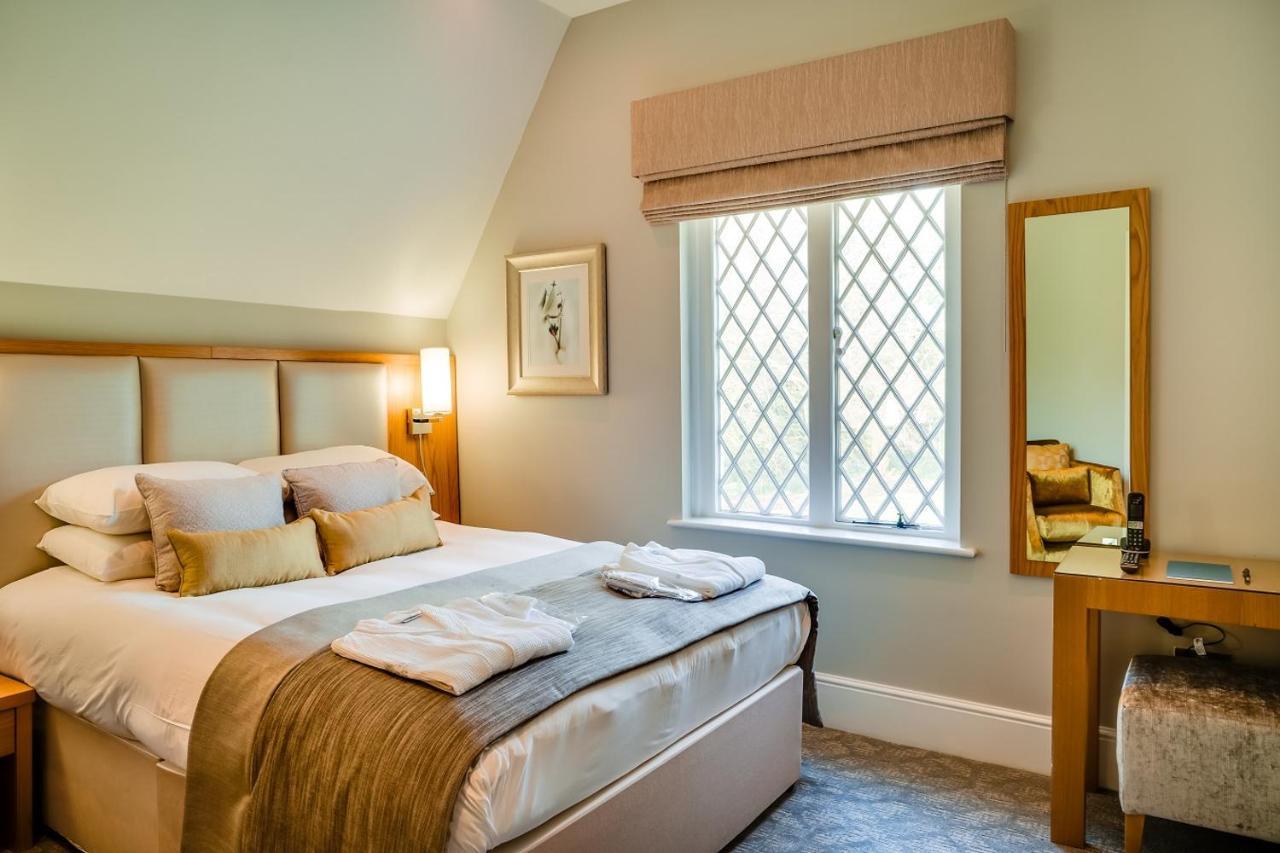 Oakley Hall Hotel Бэйсингсток Экстерьер фото